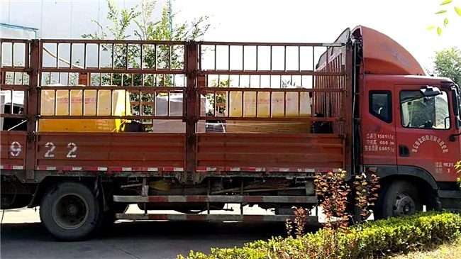 兩臺清渣機(jī)裝車發(fā)貨